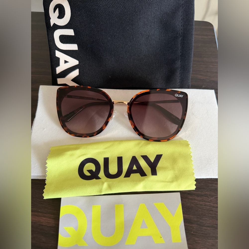 NEW Quay Australia Flat Out Tortoise Shell Sunglasses in Tortoise Shell